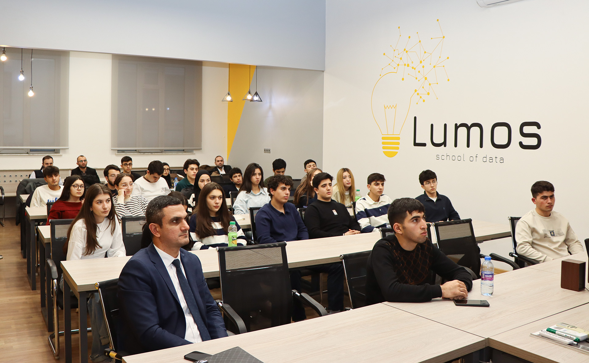 Xidmət rəisi “Uğur yolu” karyera inkişaf proqramının qalibi ilə görüşüb