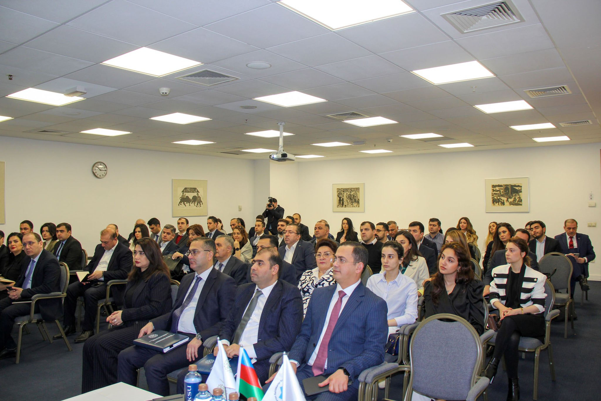 İqtisadiyyat naziri Çinin səfiri ilə görüşüb