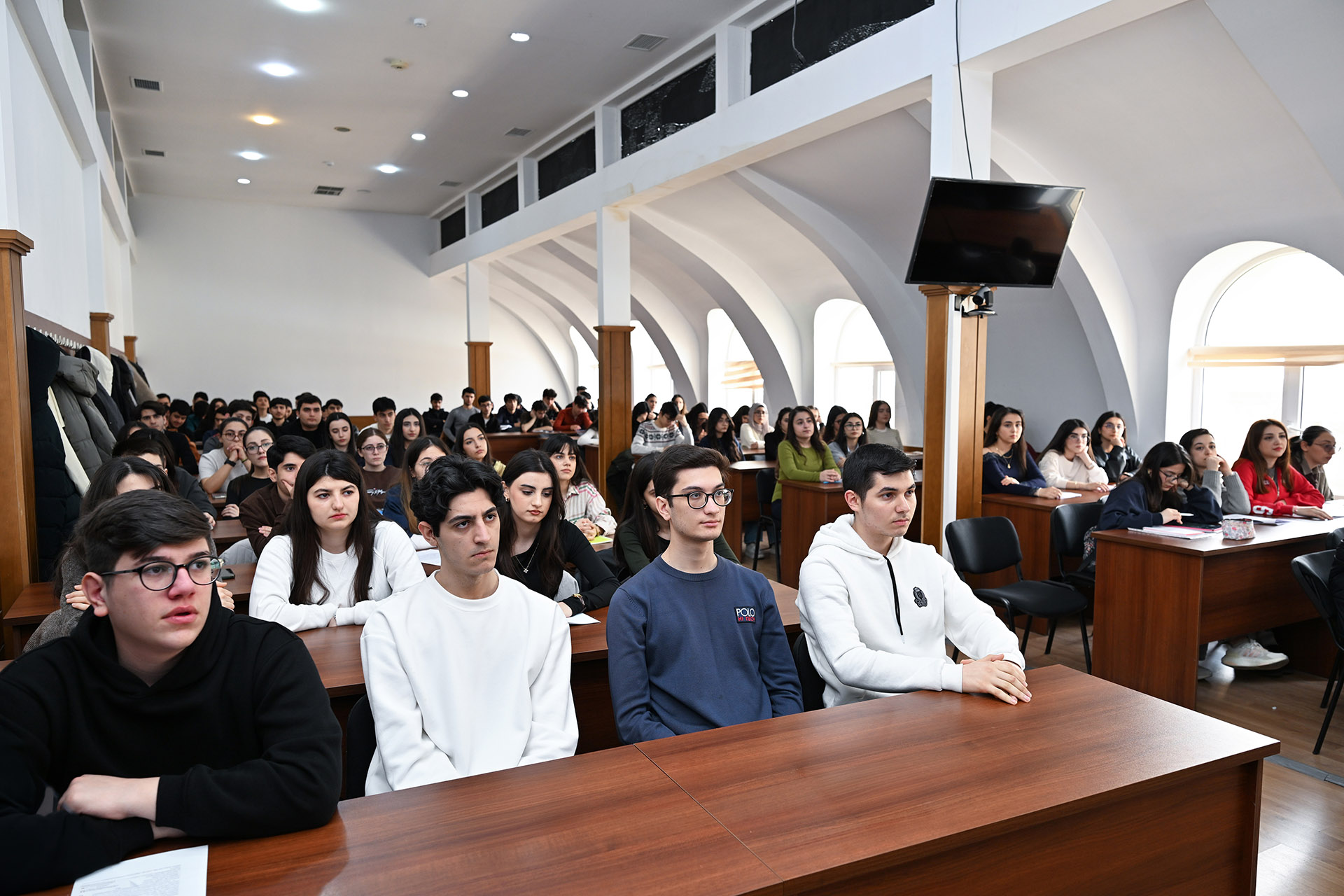 AYİB ilə əməkdaşlığın genişləndirilməsi imkanları müzakirə edilib