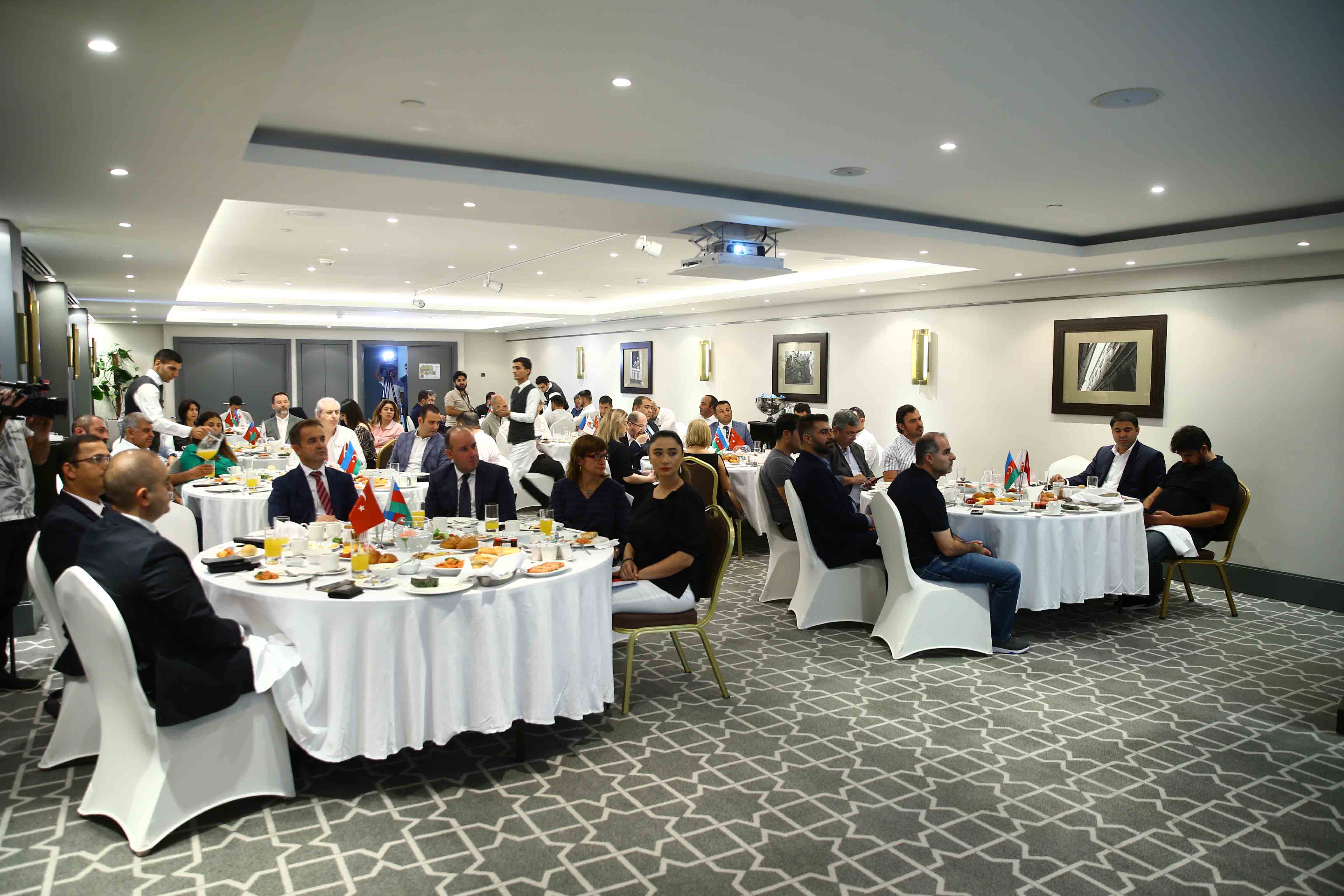 Tütün məmulatlarının idxalı və istehsalı sahəsində fəaliyyət göstərən sahibkarlarla maarifləndirici görüş keçirilib