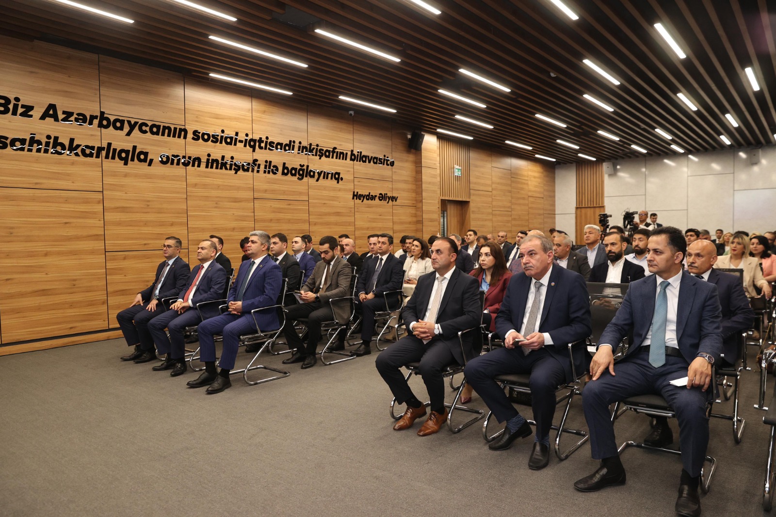 Xidmət rəisi “Uğur yolu” karyera inkişaf proqramının qalibi ilə görüşüb