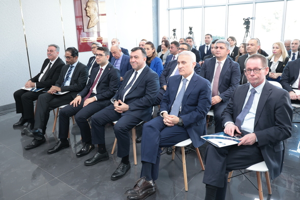 Sahibkarlarla görüş keçirilib