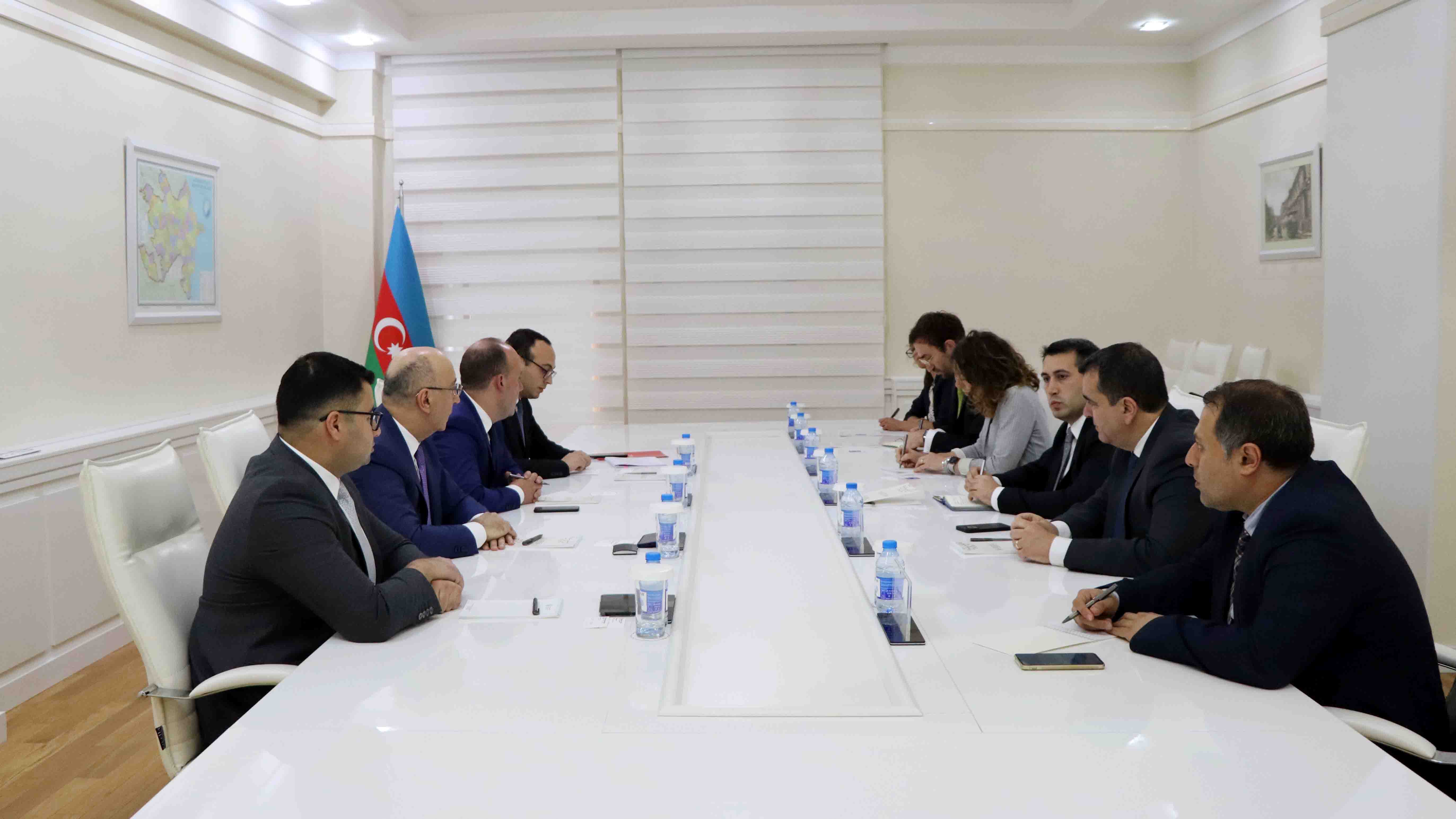 İqtisadiyyat Nazirliyinin rəhbərliyi Xocalı soyqırımı abidəsini ziyarət edib