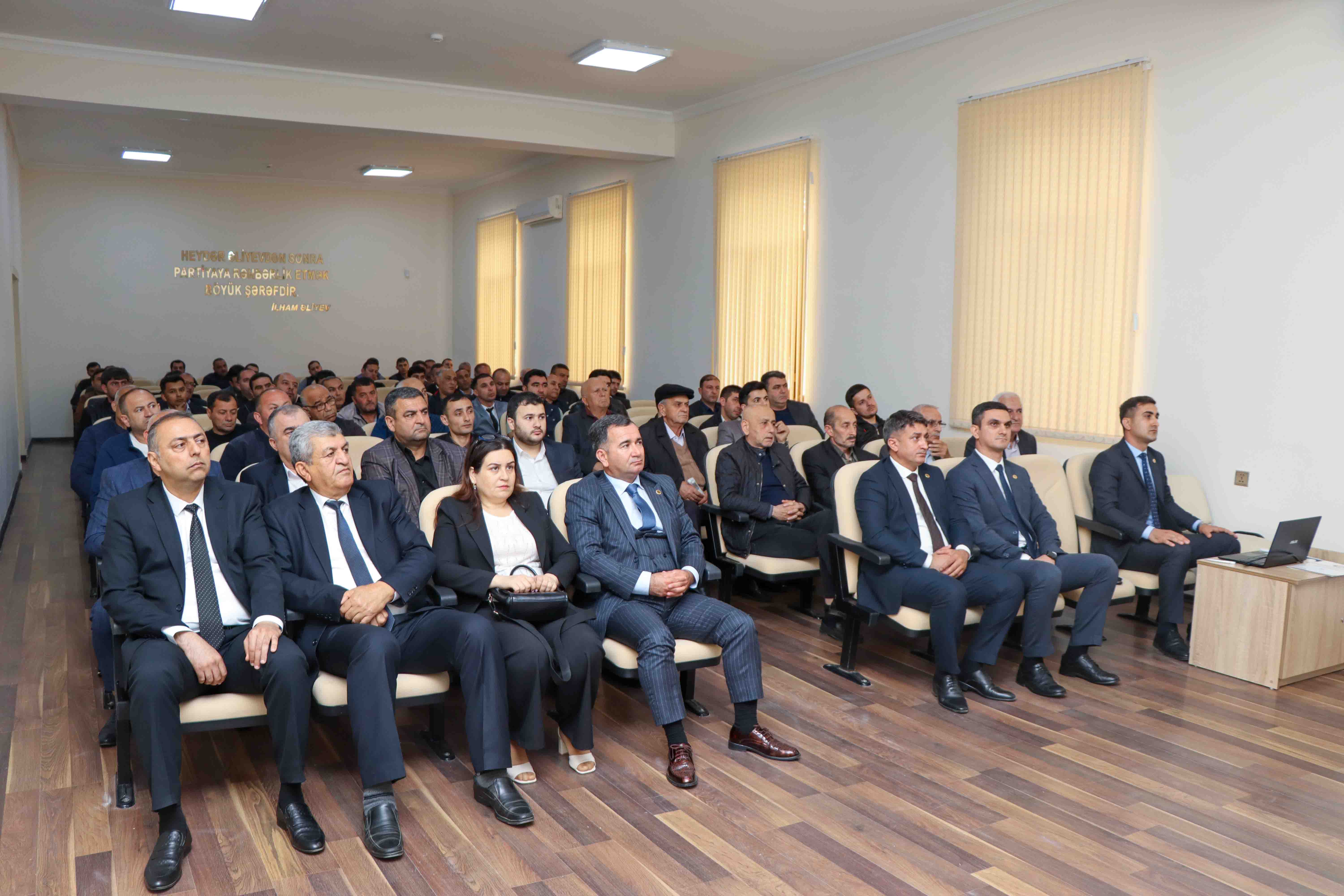 AYİB ilə əməkdaşlığın genişləndirilməsi imkanları müzakirə edilib